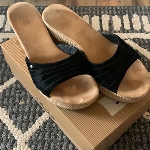 EUC Ugg Alvina Wedge Sandal
